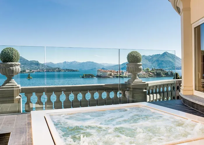 E Palazzo Aminta - A Leading Of The World فندق ستريزا