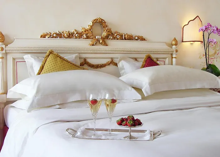 E Palazzo Aminta - A Leading Of The World فندق ستريزا